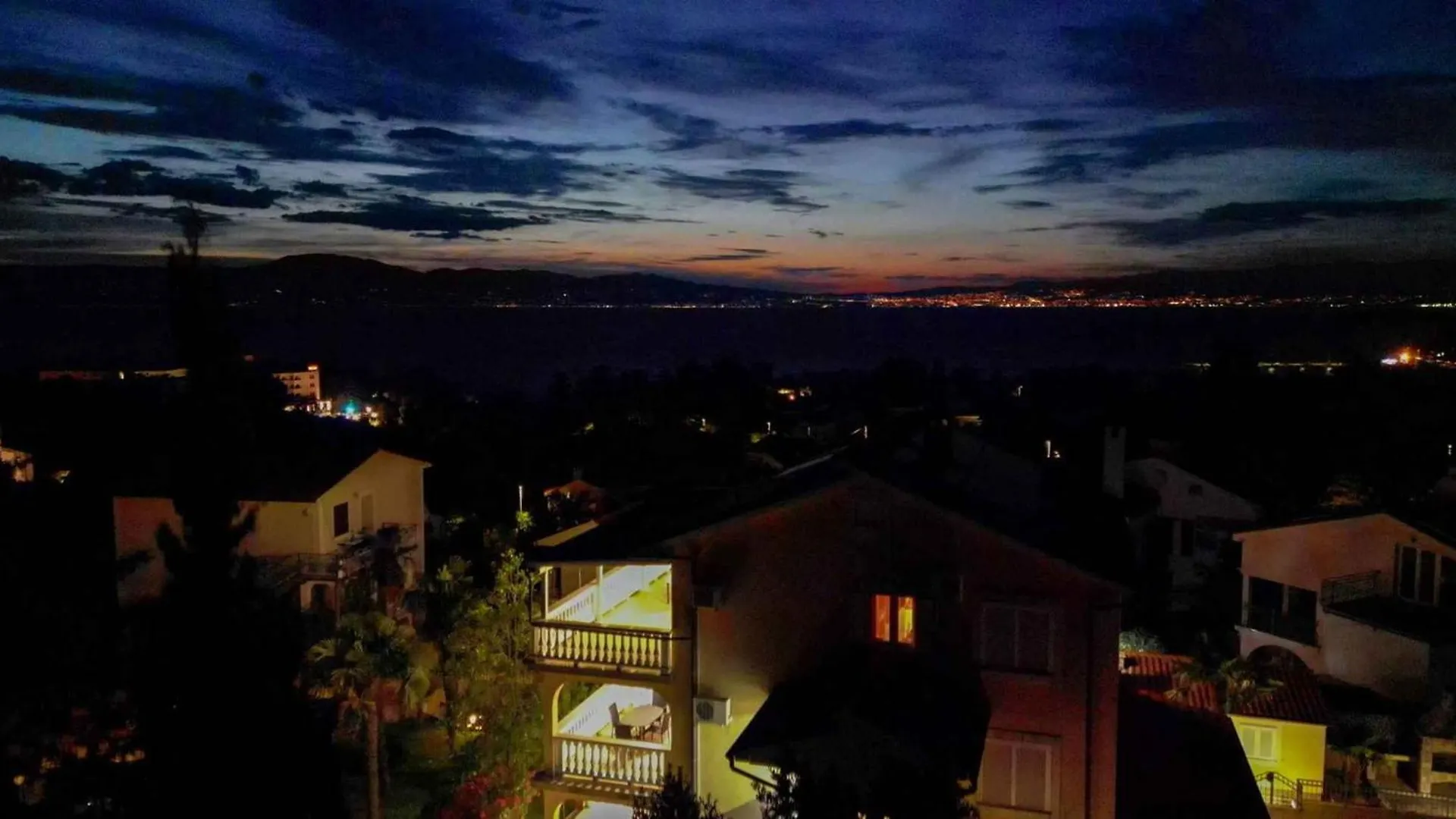 הקונטקטים של Apartments In Malinska - Insel Krk 53431